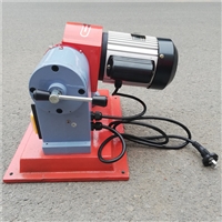 所述移动组件带动所述转动组件沿着靠近或者远离所述齿轮安装机构的方向运动