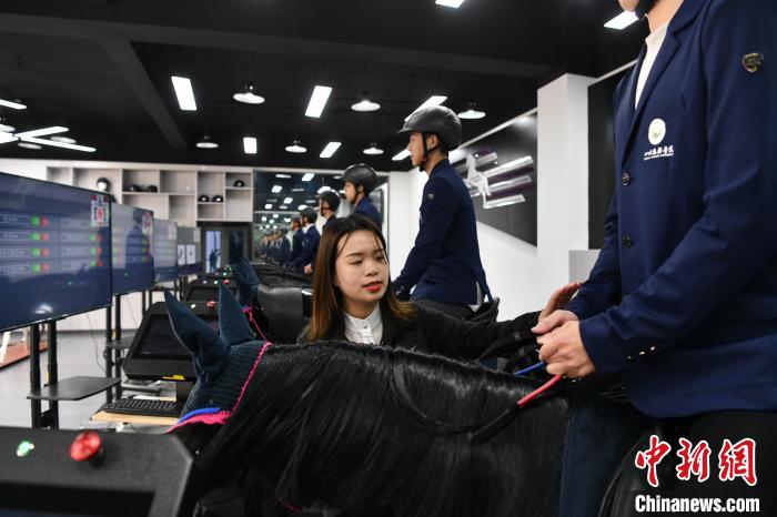 四川旅游学院在成都设立首个马术模拟仿真实验