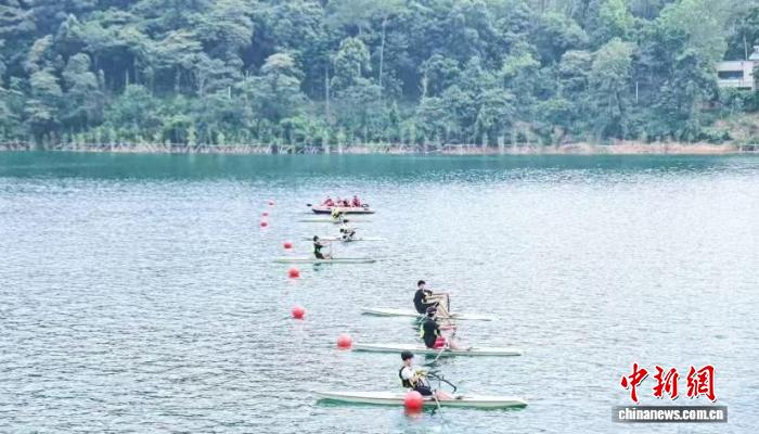 广州从化流溪烟渚第二届赛艇季：绿色山水间的