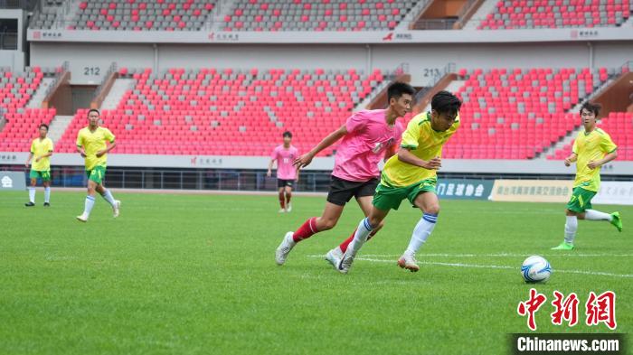 两岸青少年足球交流赛榆林启幕 200余名选手共筑