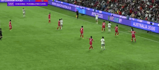 中国女足2-1逆转朝鲜获B组头名 争议判罚引热议