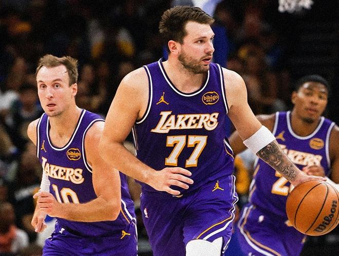 湖人绝杀魔术送4连败 肯纳德三分封王老詹创历史