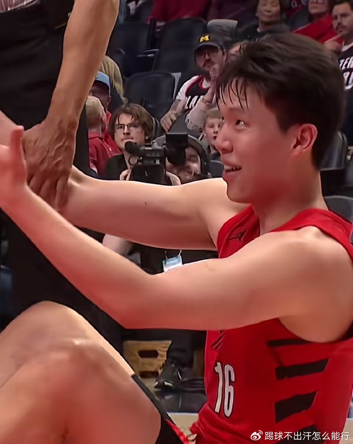 杨瀚森NBA首吃T引争议 裁判判罚遭质疑