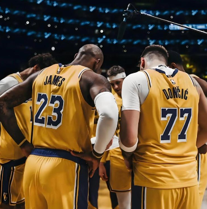 詹姆斯防守转型助力湖人三月战绩飙升