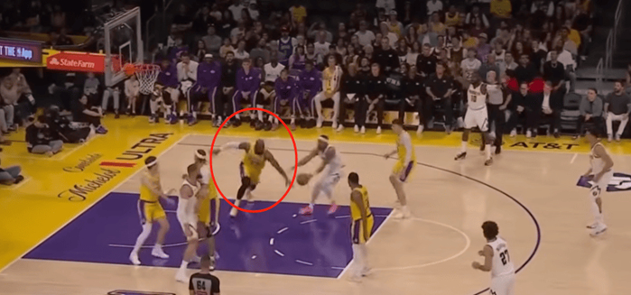 詹姆斯防守转型助力湖人三月战绩飙升