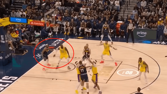 詹姆斯防守转型助力湖人三月战绩飙升