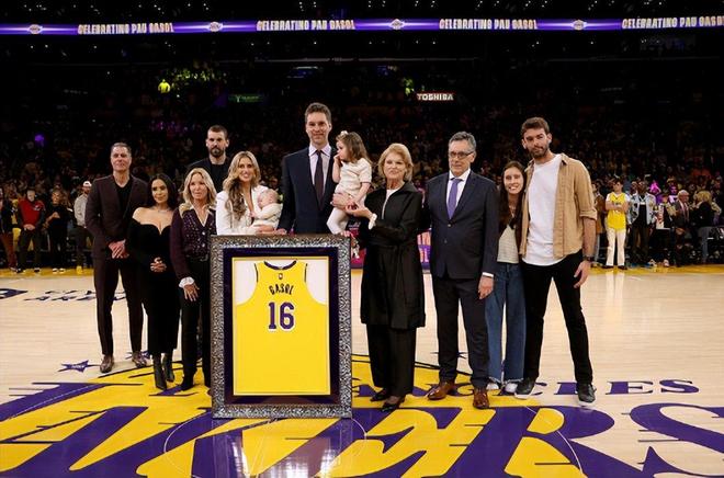 科比影像致敬加索尔：兄弟情谊铸就紫金王朝