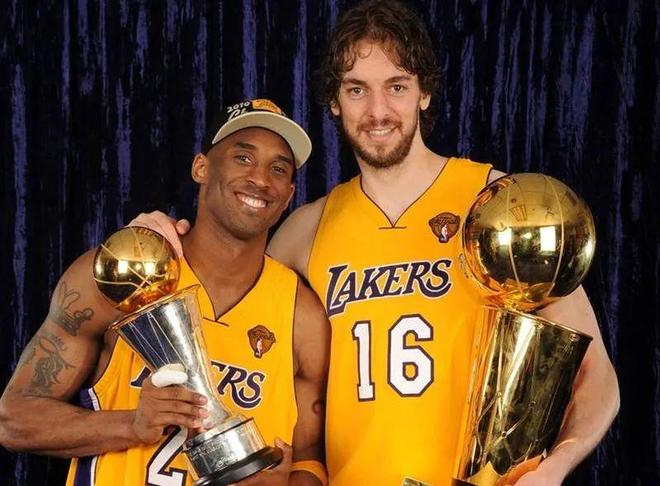 科比影像致敬加索尔：兄弟情谊铸就紫金王朝