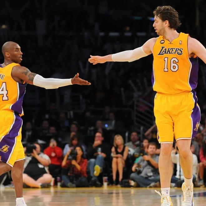 科比影像致敬加索尔：兄弟情谊铸就紫金王朝