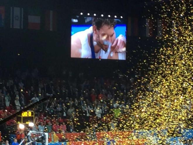 科比影像致敬加索尔：兄弟情谊铸就紫金王朝