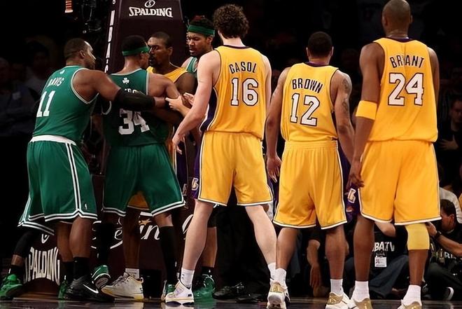 科比影像致敬加索尔：兄弟情谊铸就紫金王朝